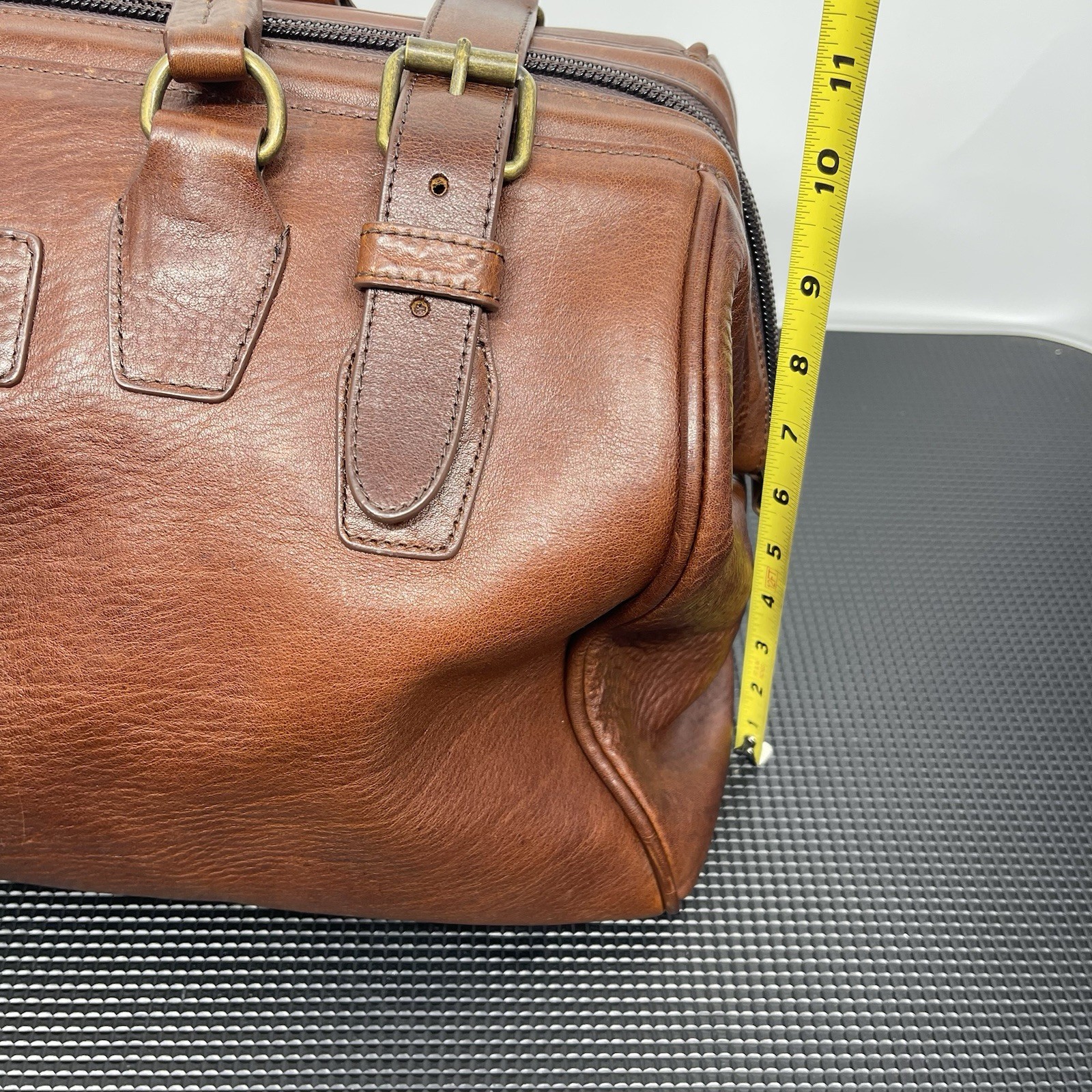 Duluth Trading Co. Lifetime Leather AWOL Bag Doctor Weekender Overnight Duffle