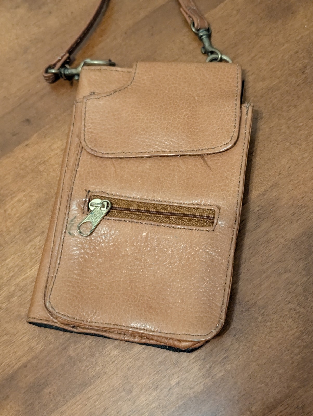 Boulder Ridge Leather Crossbody Bag Adjustable Strap Plaid Lining Zip
