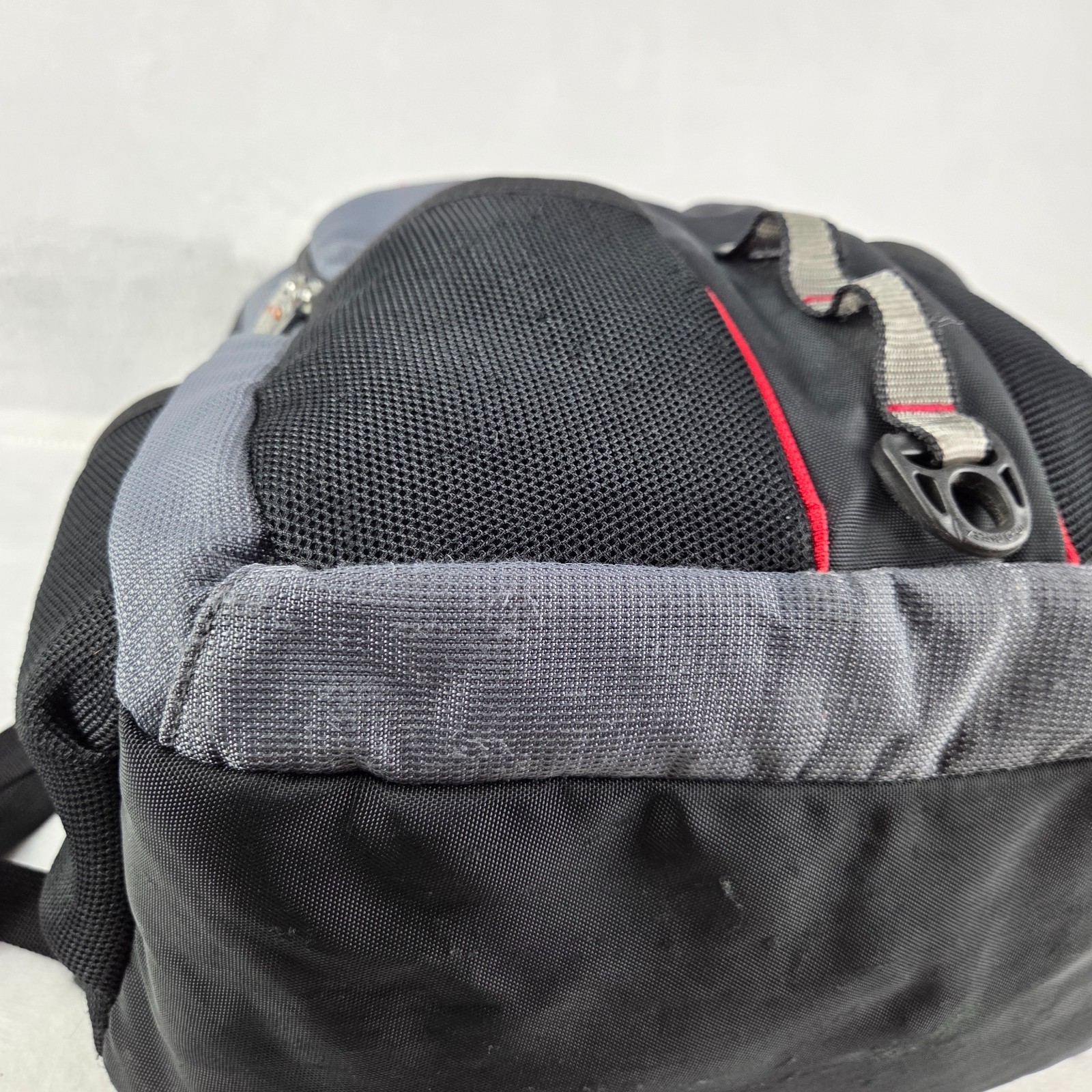 Swiss Gear Backpack Black Gray Red Laptop Travel Airflow Great Condition