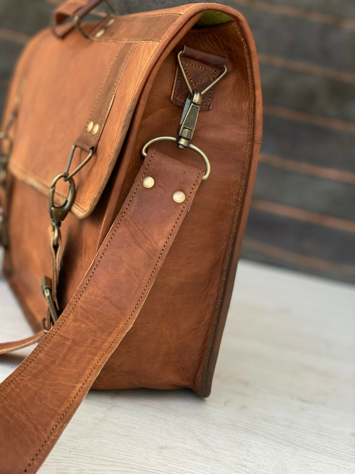 Men’s Leather Messenger Bag Shoulder Laptop Briefcase (18″ Bull Hide Brown Bag)