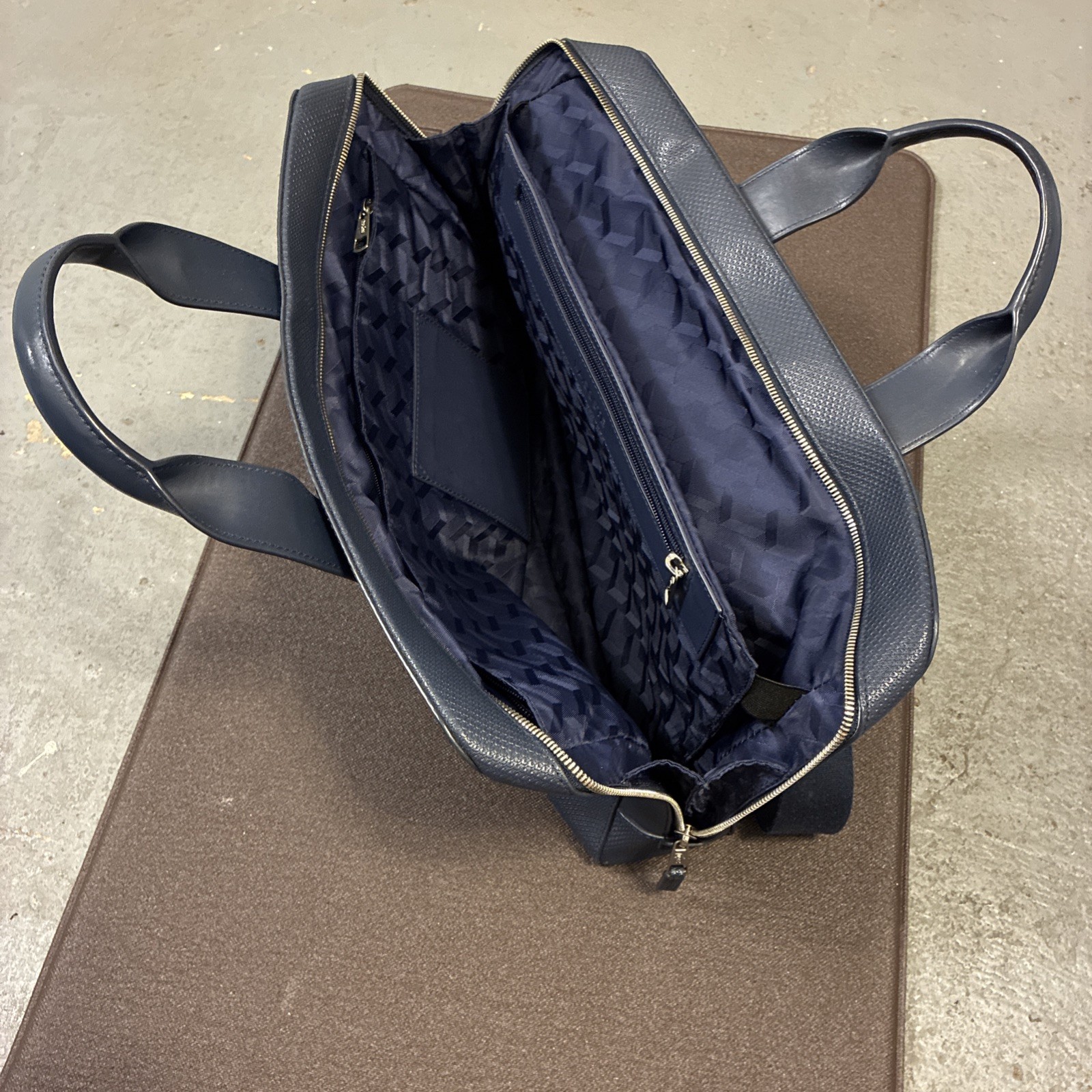 Lacoste Navy Blue Leather Crossbody Messenger Bag Large Zip Closure