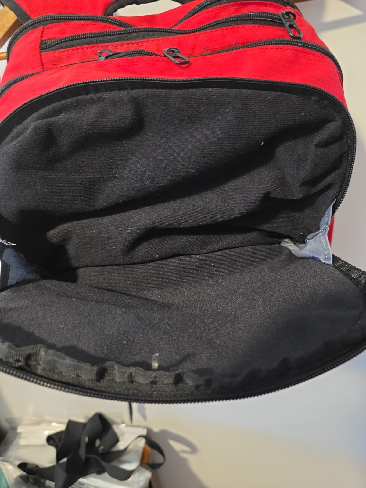 Nike Brasilia backpack Padded Straps & Adjustable, 4- Pockets Black & Red