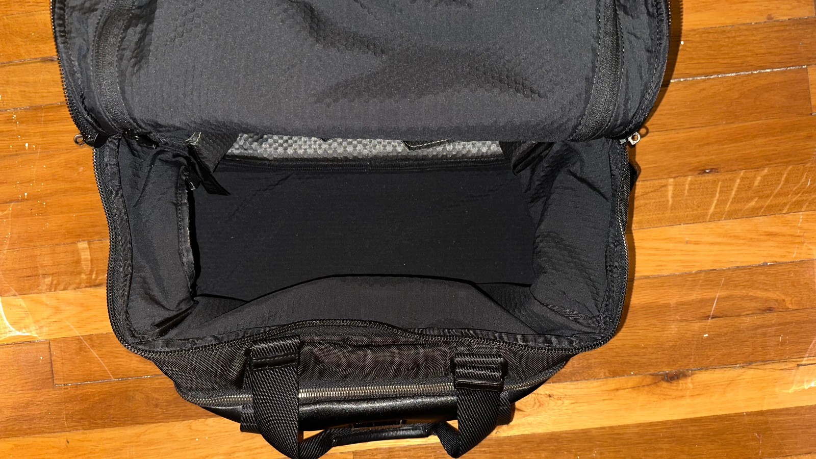 Tumi McCoy Gym Bag Alpha Bravo Black Ballistic Nylon Shoulder Duffel Duffle READ
