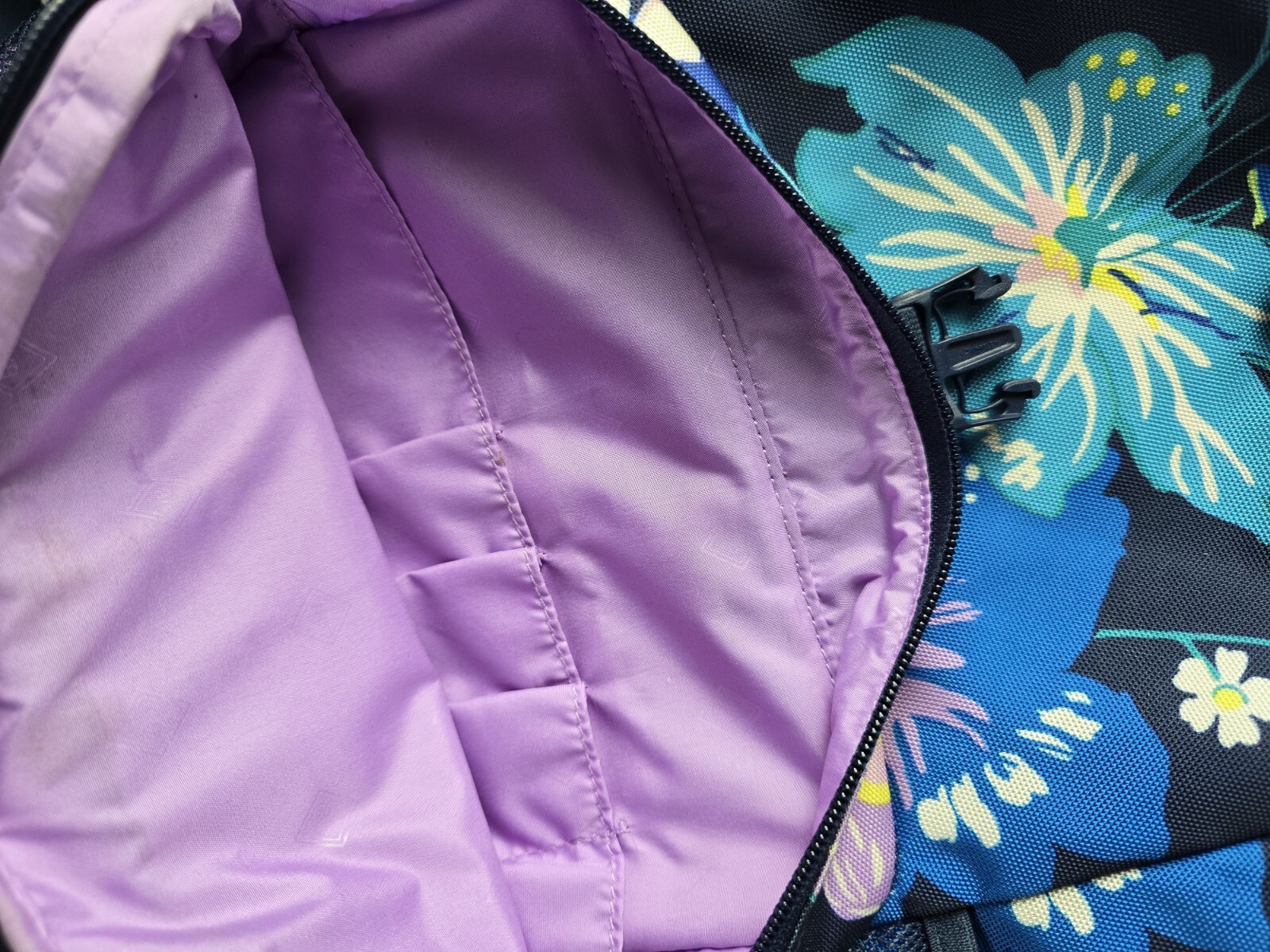 VERA BRADLEY Lighten Up Firefly GARDEN Backpack Drawstings Buckle Flowers Floral