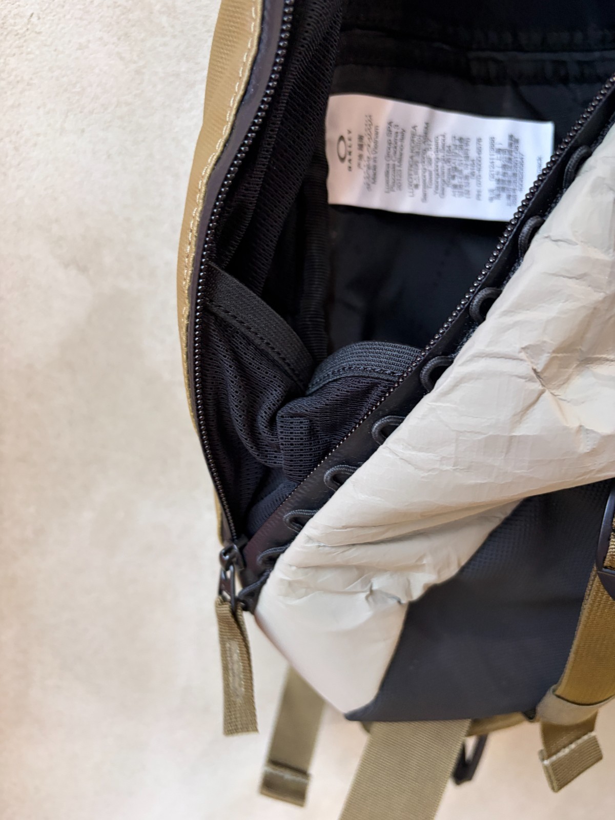 Oakley Latitude Sling Pack 12L Unisex Casual Sports Travel Bag NWT FOS9018067C9
