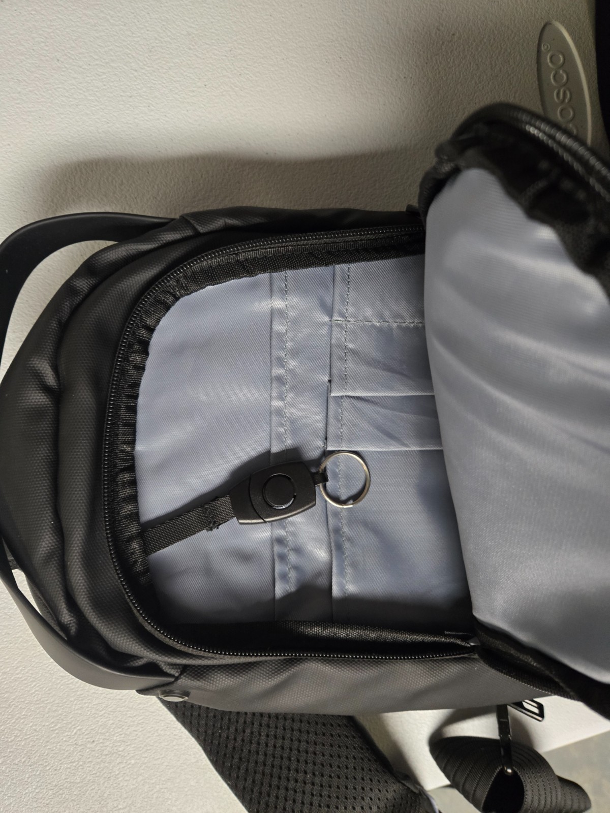 HEROIC KNIGHT Travel Sling Shoulder Bag w/ USB Charging Port Crossbody Chest Bag