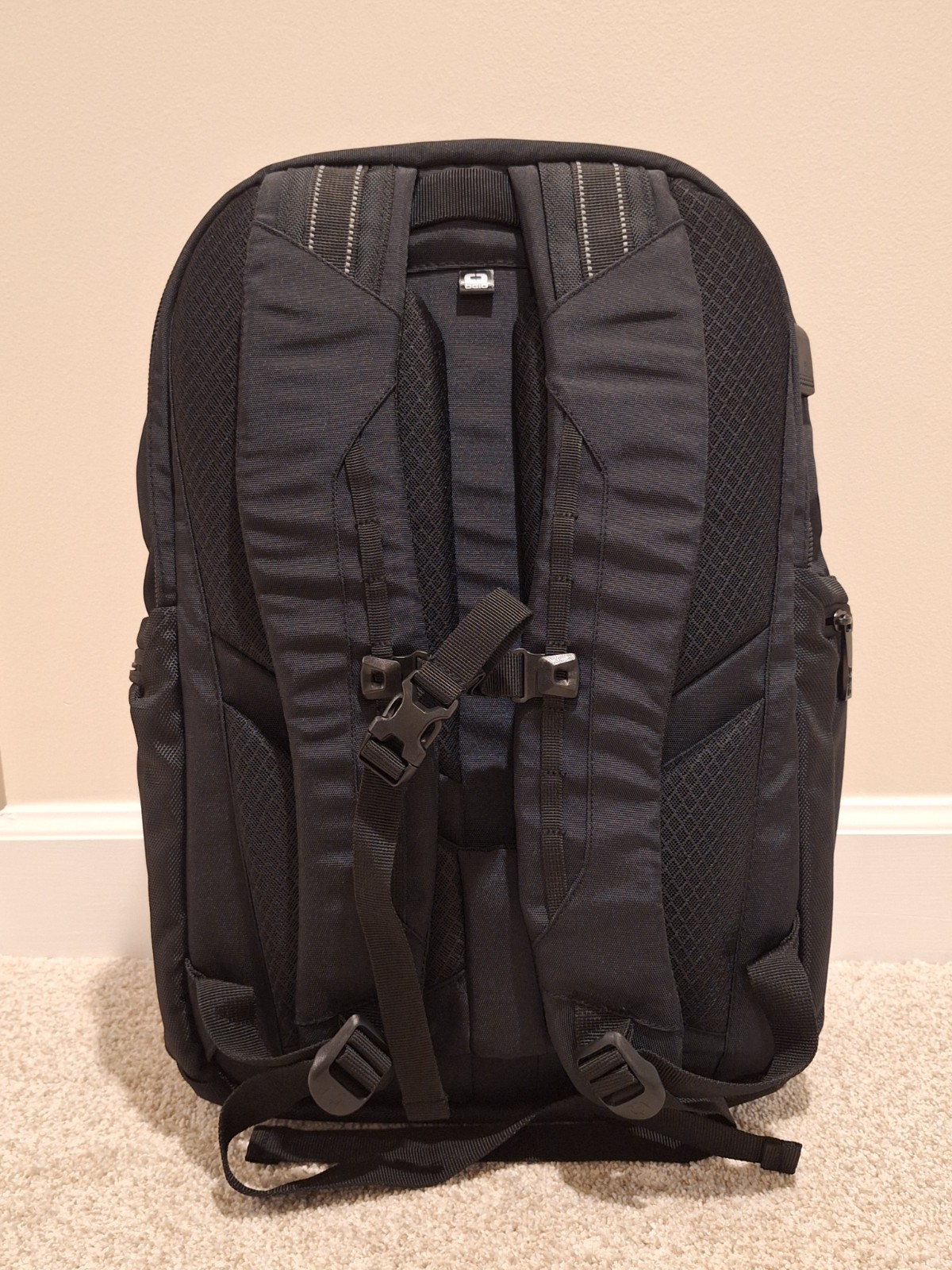 New 91008 OGIO Connected Book Pack Black with Grey inserts poly two-tone NWT
