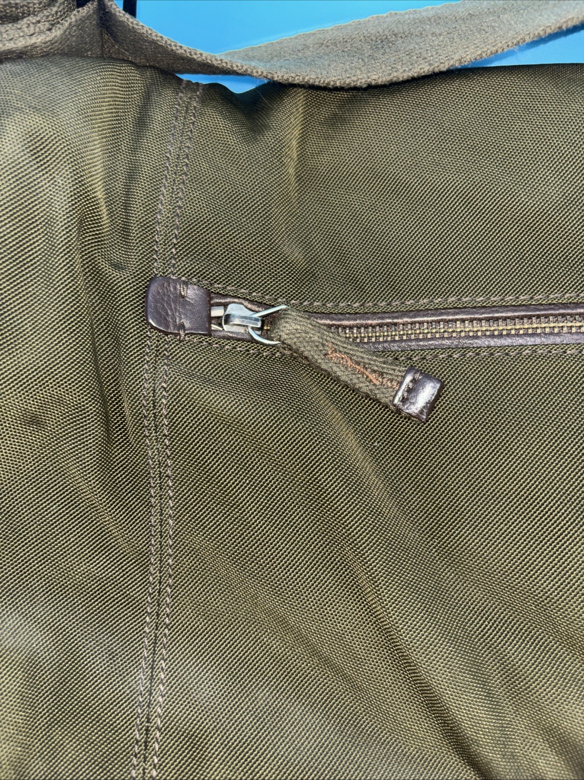 Banana Republic Laptop Messenger Shoulder Bag Work Army Green Inner Pockets