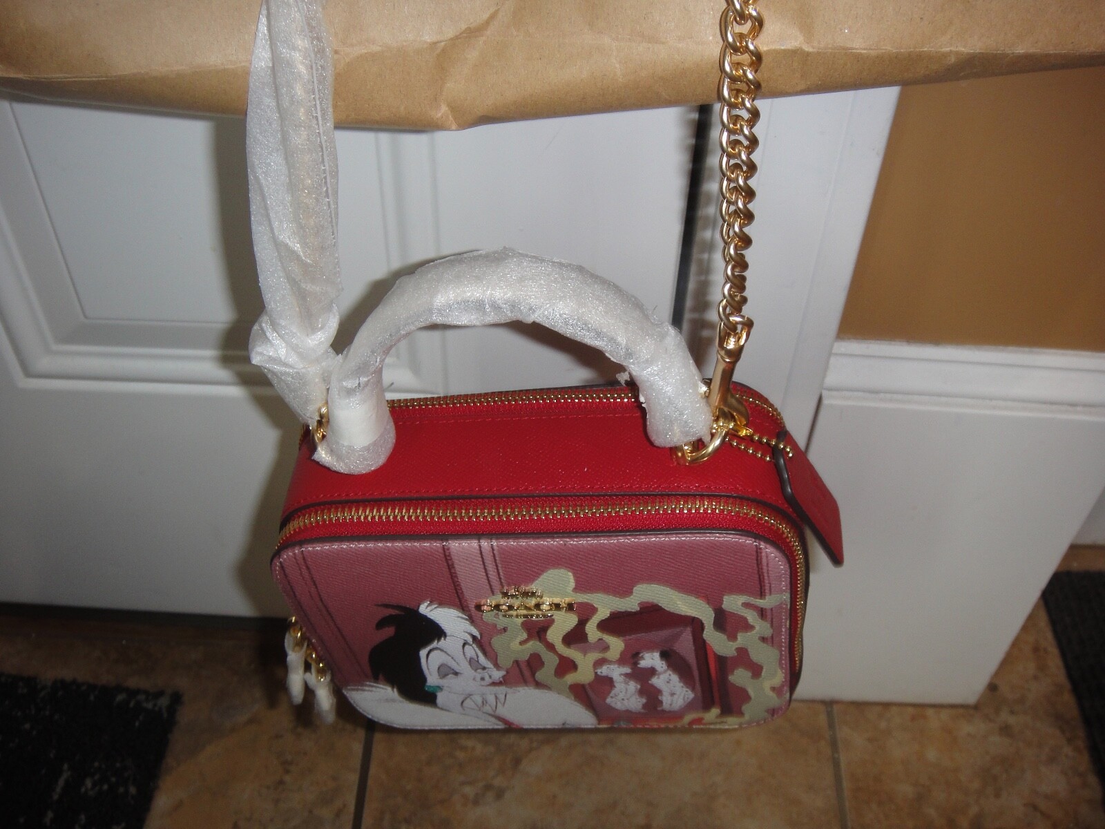 NEW COACH DISNEY CRUELA BOX APPLE MULTI CROSSBODY BAG.$398.00.MSRP 100%Authentic