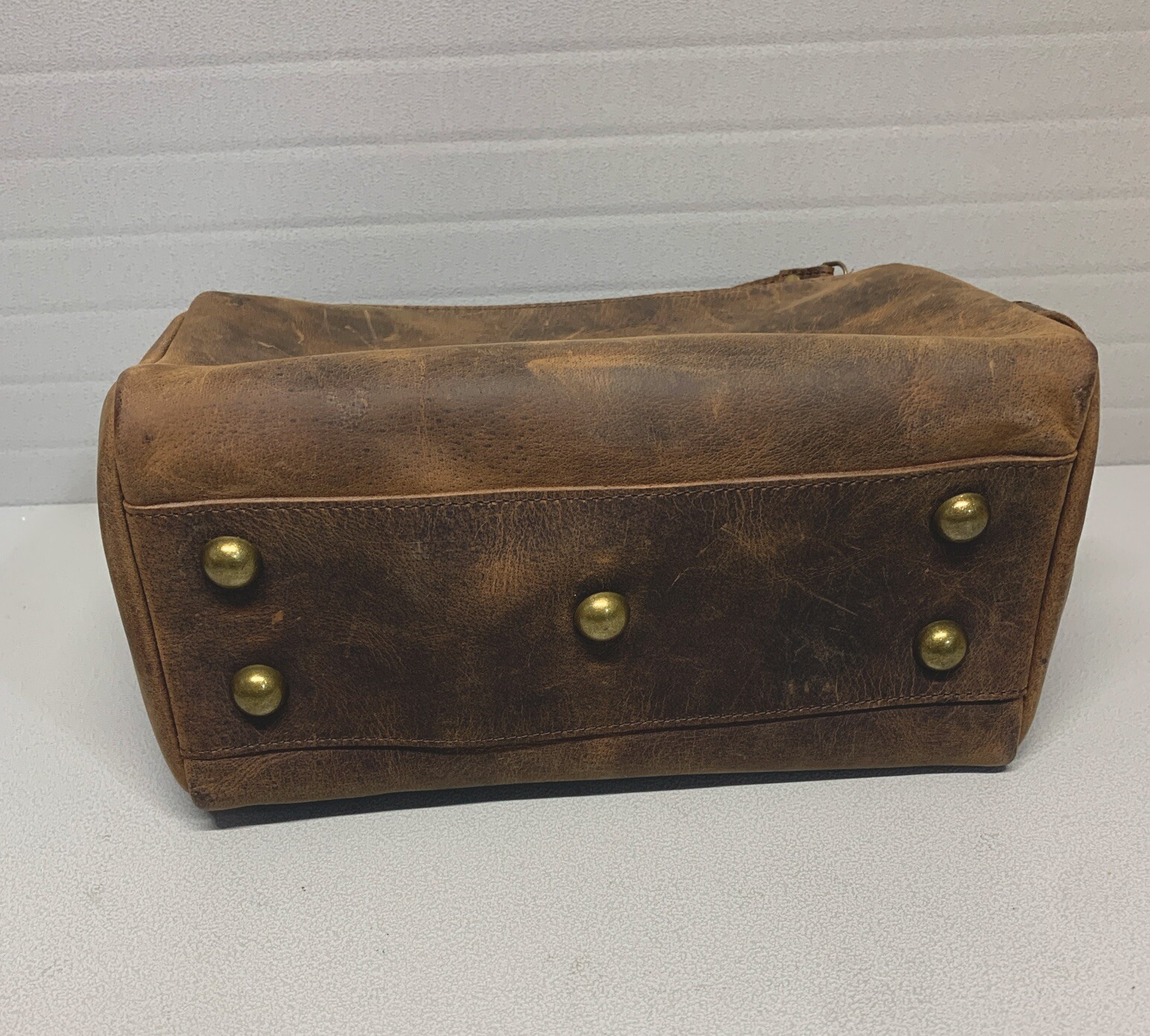 NWOT-KomalC Buffalo Leather Distressed Tan Toiletry Bag Unisex