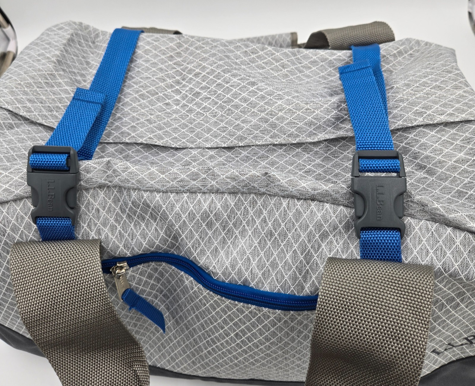 LL Bean Gray Duffel Bag Medium Adventure Travel Gym Weekender Shoulder Strap 22″