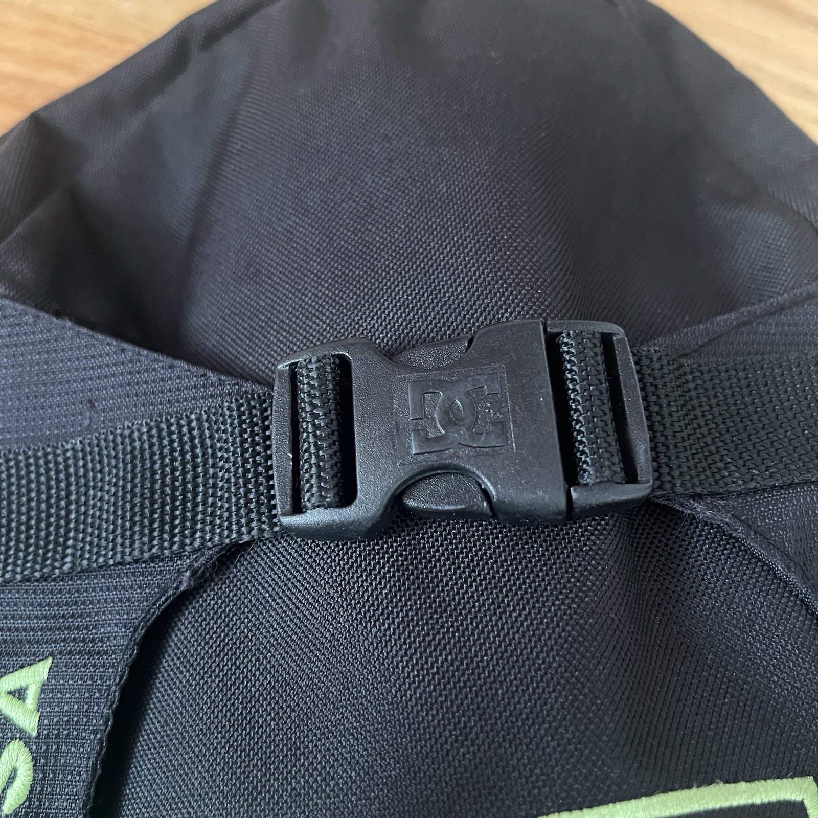 DC Shoes Large Black/Green Backpack Zip & Buckle Adjustable Straps Pockets