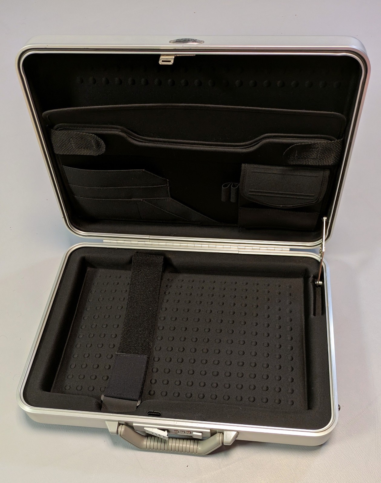 Vintage Zero Halliburton Aluminum Attache Laptop Case – 18 x 13 x 4 Dial Lock