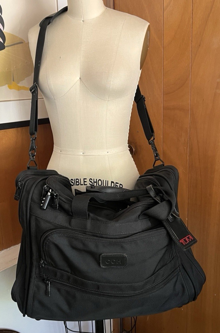 TUMI 222D3 Boston Bag Duffle Golf Weekender Carry On Travel Black Nylon 21″