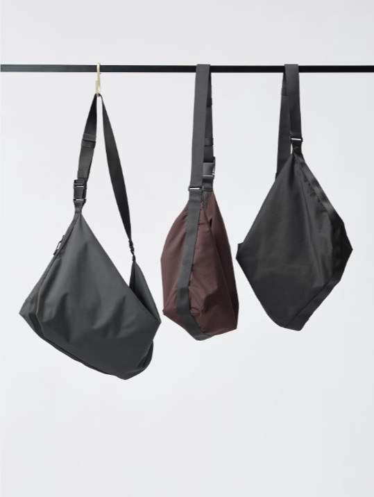 UNIQLO Messenger shoulder bag 3Colors Capacity: 24 liters From Japan