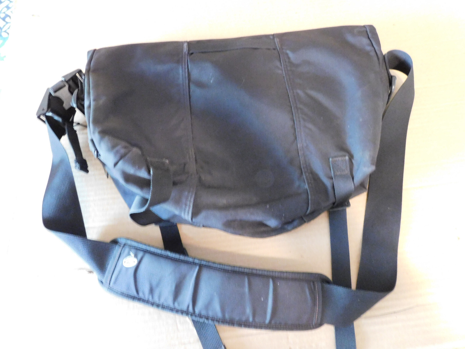 Timbuk2 Classic Messenger Bag, Jet Black, Cordura Canvas Laptop Bag