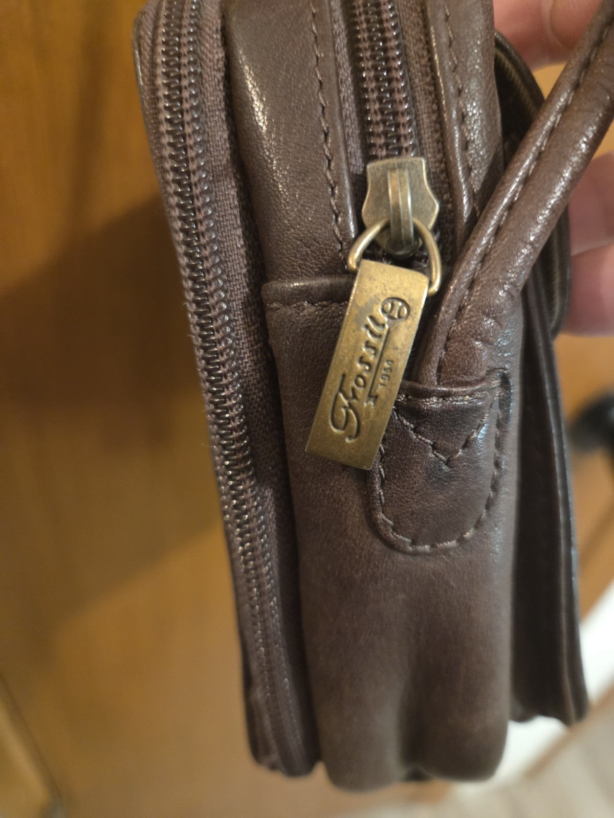 Fossil Brown Small Crossbody Bag Zip Closure Inner Pockets Shoulder Strap