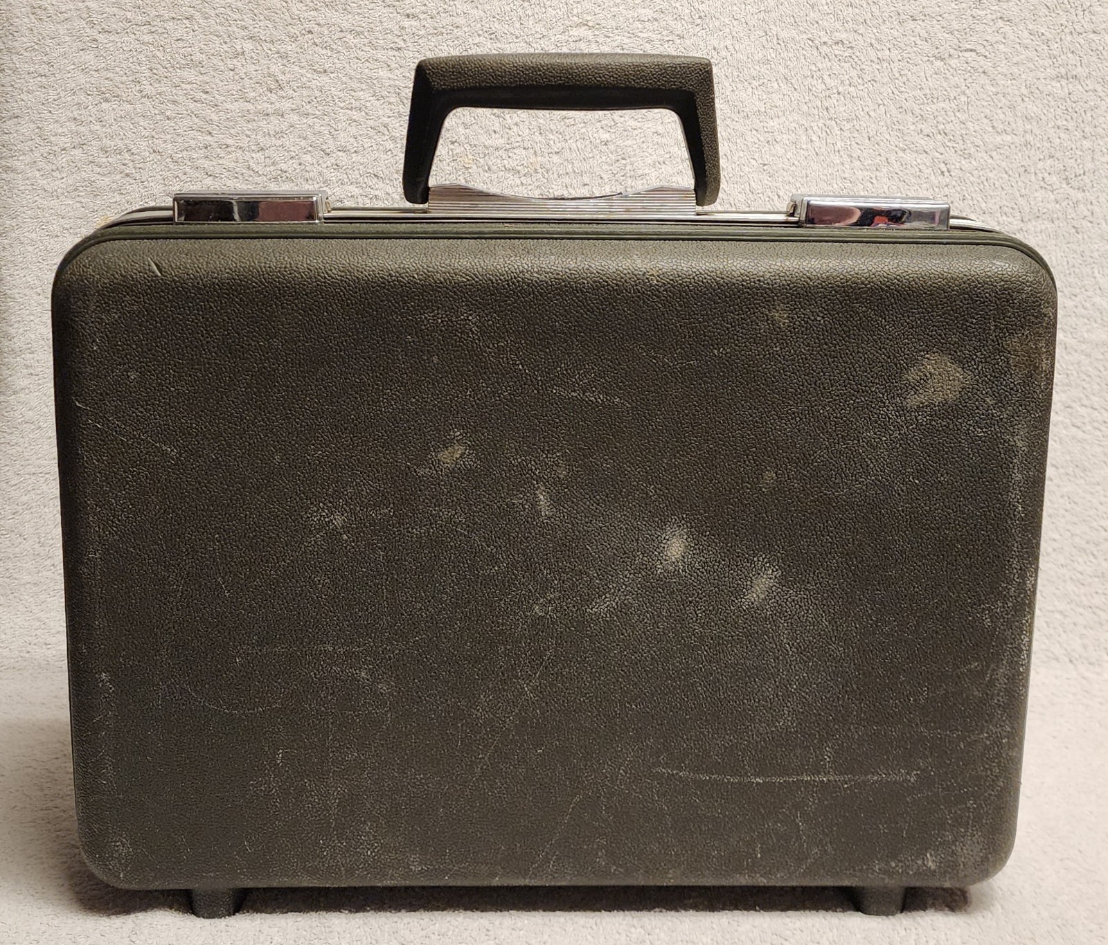 Vintage Oshkosh Hard Shell Briefcase Case Attache Dark Gray No Key
