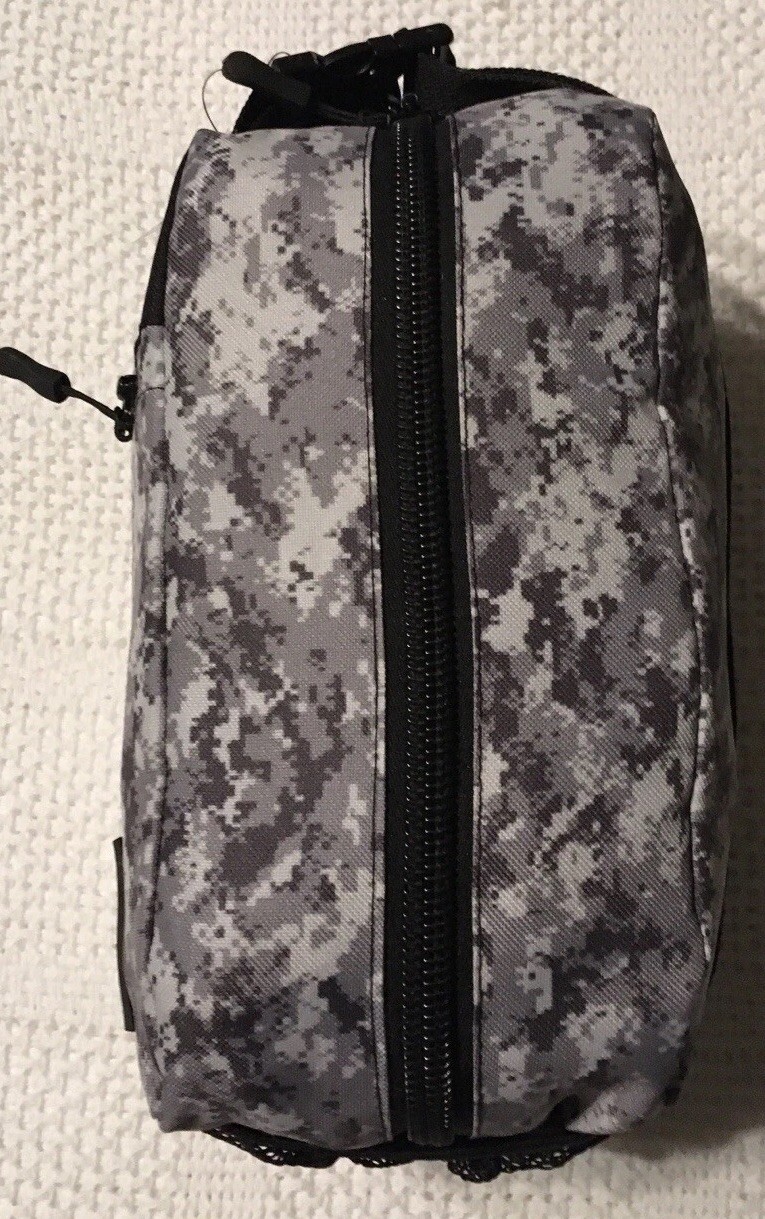 U.S. ARMY DIGITAL CAMO TRAVEL DOPP BAG Toiletries Clip Handle Gray-Black 10” NWT
