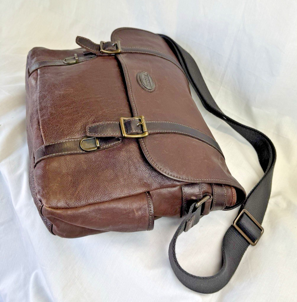 Fossil Estate Brown Leather Messenger/Shoulder/Laptop Bag – EXCELLENT CONDITION!