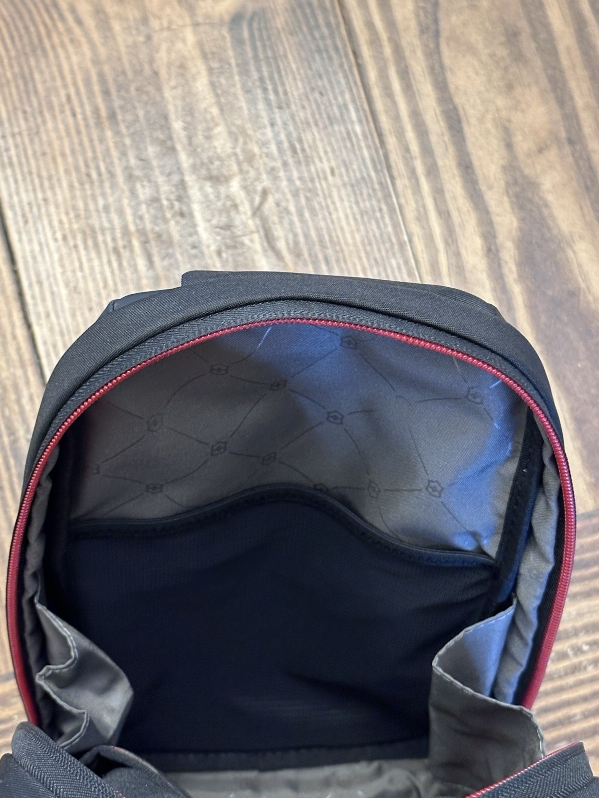 Victorinox Travel Essentials Sling Bag Body Bag Shoulder Bag with Shoulder Strap