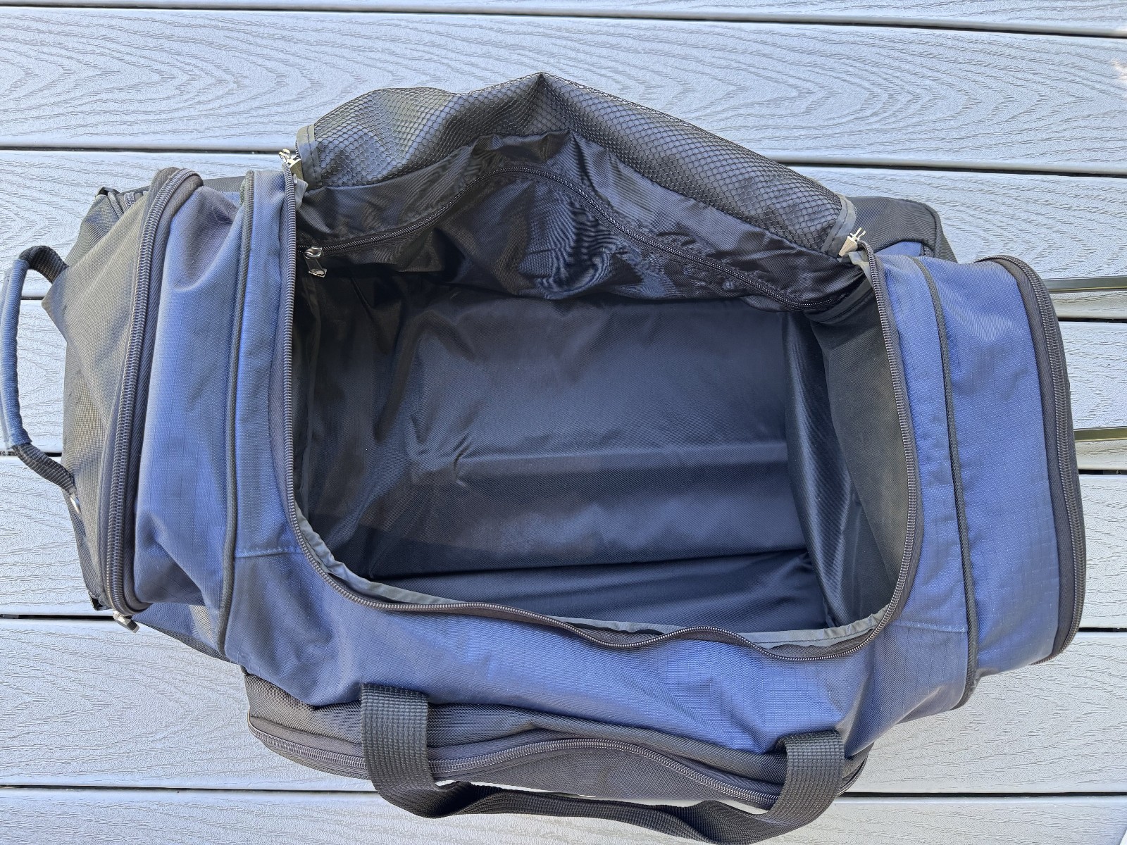 HIGHLAND TREK BLUE & BLACK 28″ ROLLING PULLMAN DUFFLE SHOULDER GYM BAG LUGGAGE