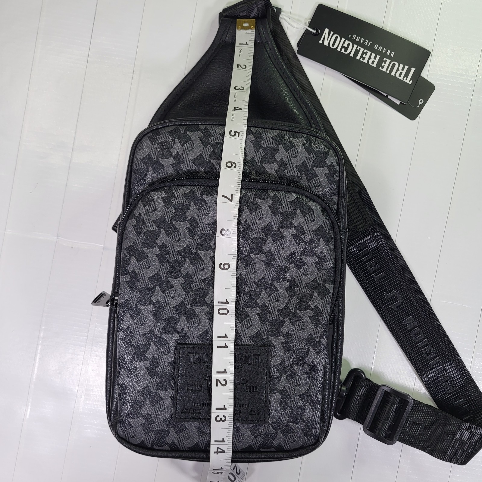 True Religion Black Gray Sling Bag Men’s New With Tags Farro II TR104445