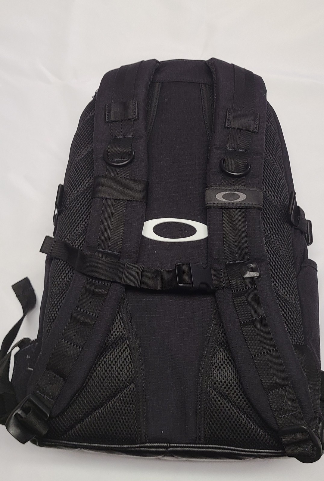 Oakley Crestible Street Utility Backpack 23L Blackout – Black Hat Swag Tech