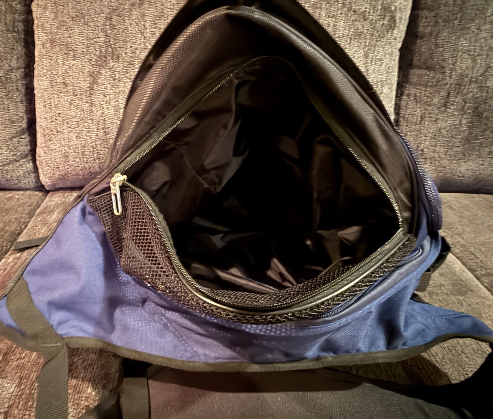 Nike SWOOSH Backpack Black Navy RN 56323 LOTS OF SPACE Pockets