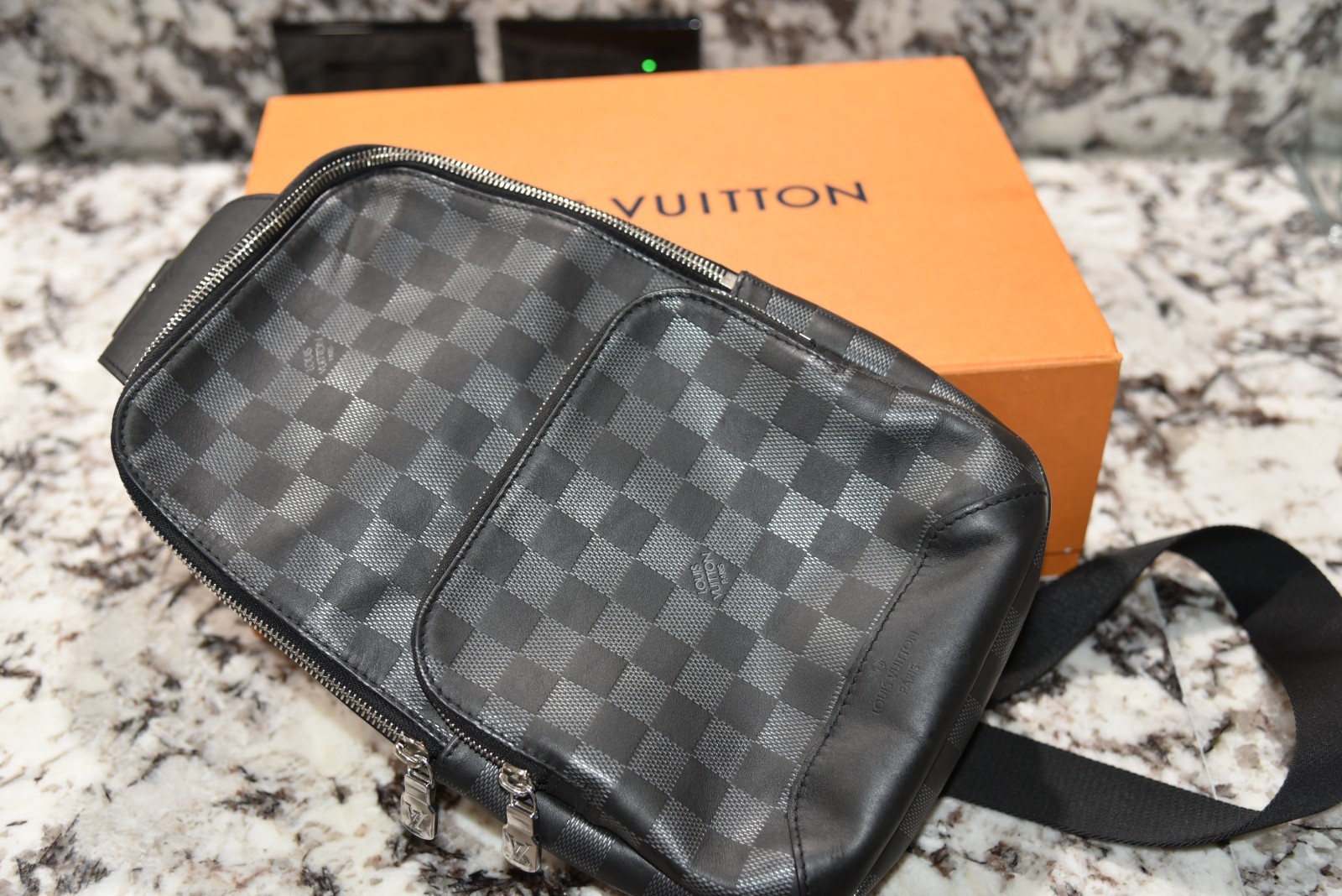 Louis Vuitton Avenue Sling Bag Damier Infini Learher Graphite N40097