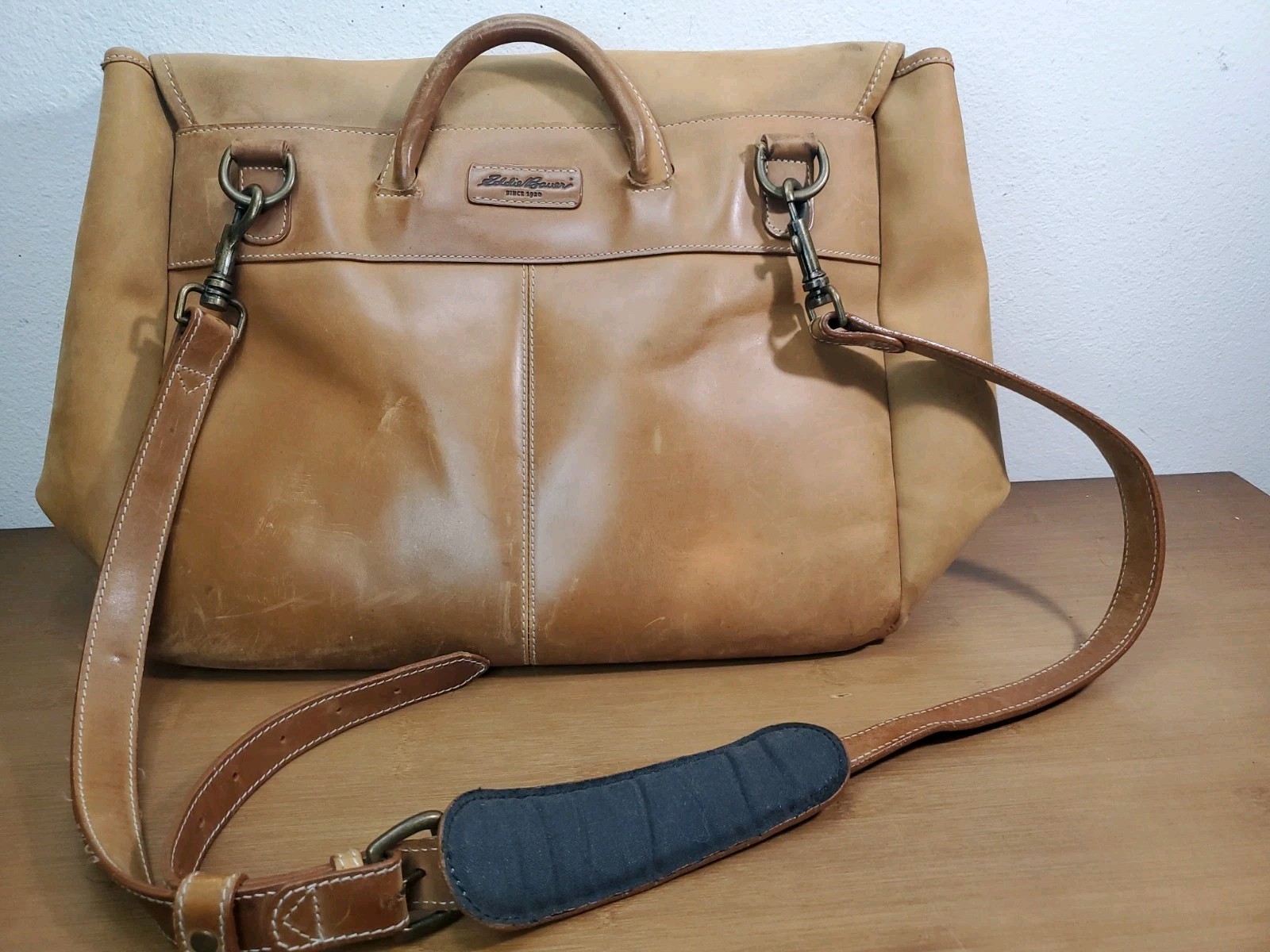 EDDIE BAUER Mens Thick Saddle Leather Tote Briefcase Messenger Bag Mailbag USA