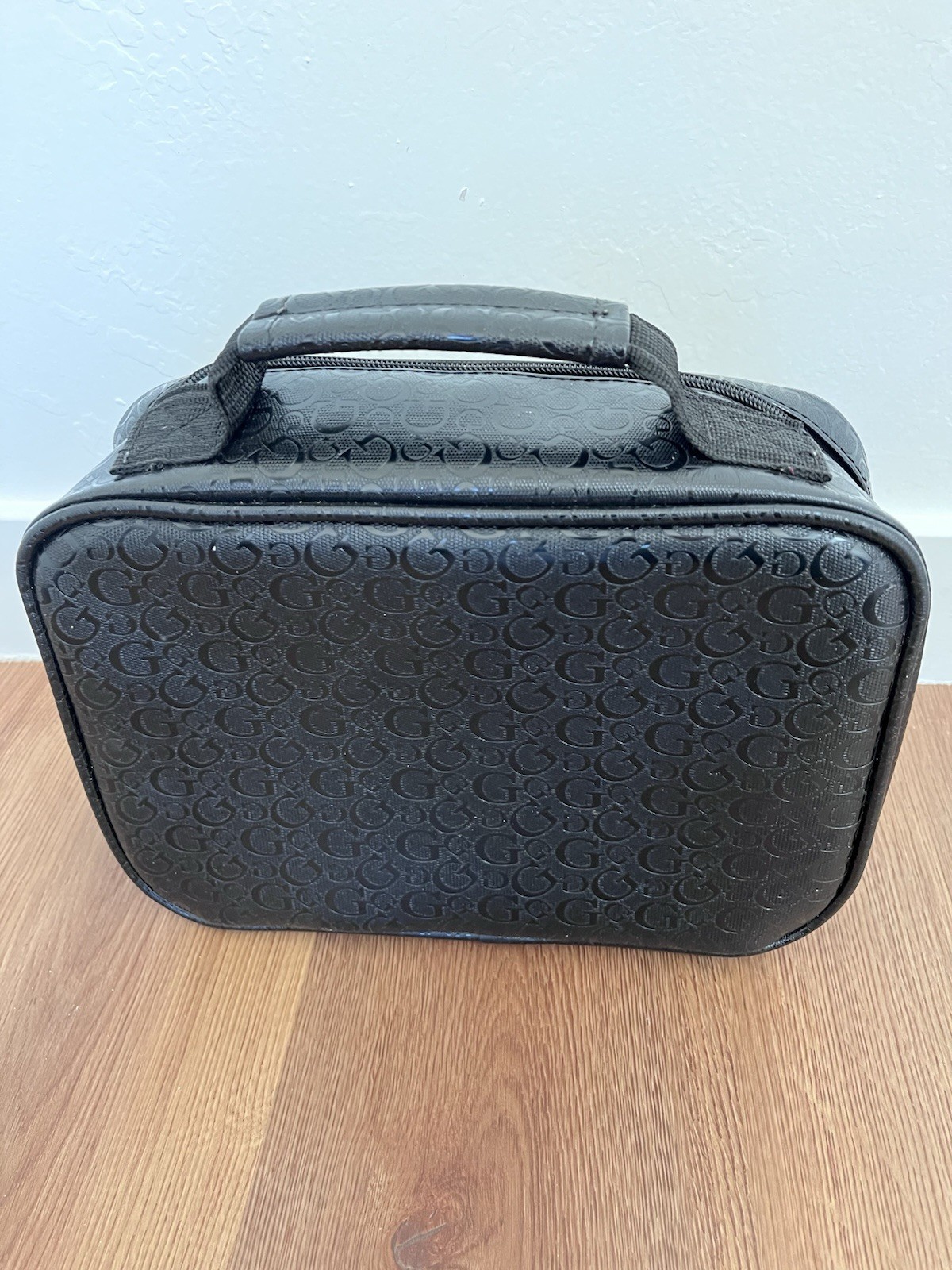 GUESS BLACK LUNCH COSMETIC TOILETRY VANITY JUNCTION TRAVEL BAG POUCH HANDLE EUC
