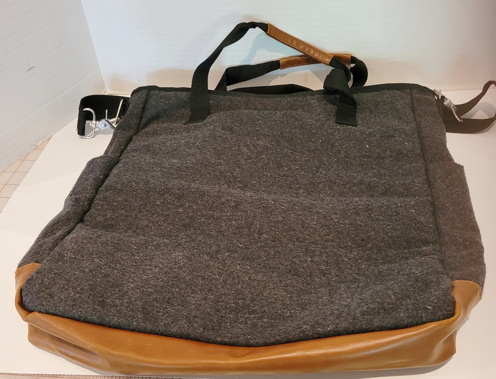 Field & Co Leeds Blume Messenger / Computer Bag ~Wool ~Detachable Shoulder Strap