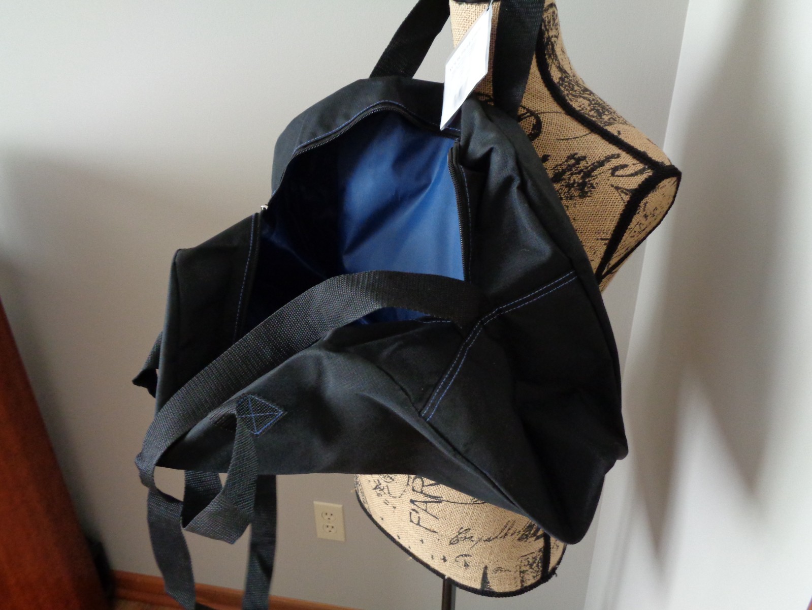 GUESS for Men TOTE DUFFLE BAG SATCHEL NWT