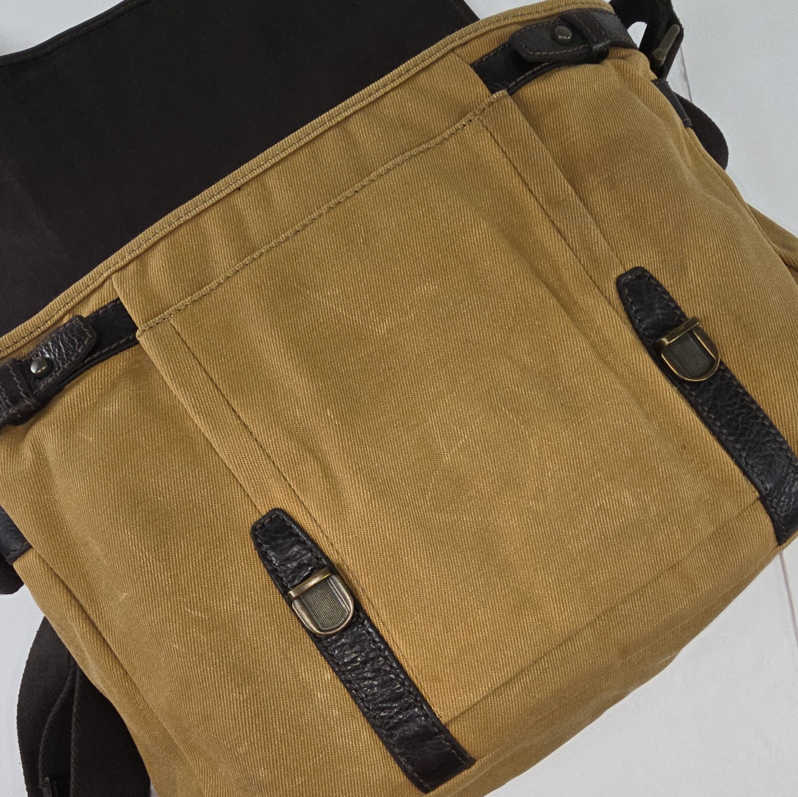 FOSSIL Tan Brown Messenger Bag Buckle Zip Snap Adjustable Strap Pockets *STAINS*