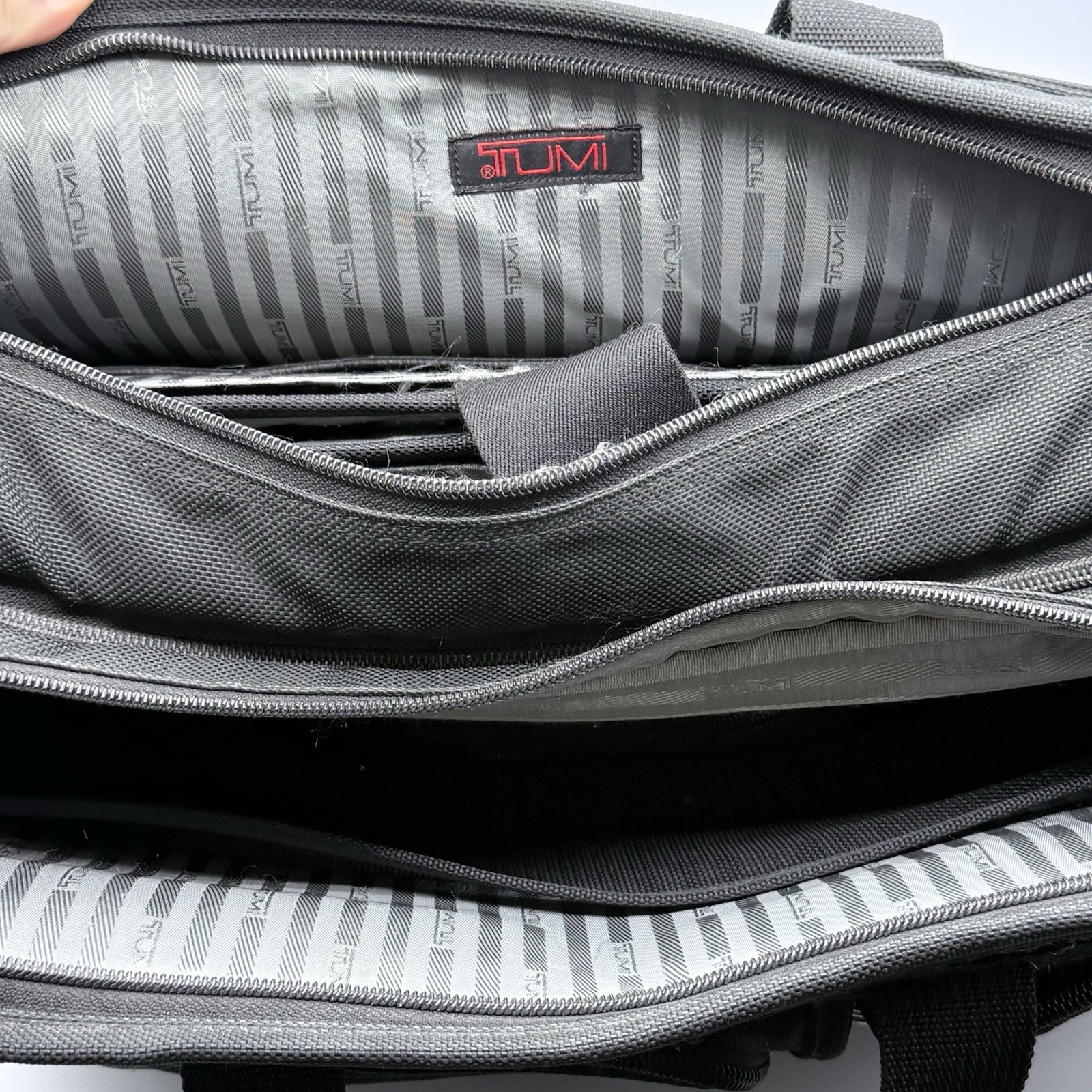 TUMI Alpha Black Ballistic expandable Laptop Business Briefcase 26041D4 EUC