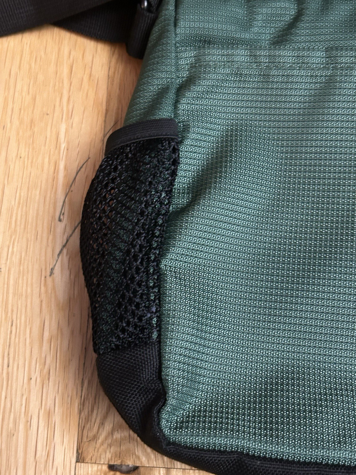 L.L.Bean Green Black Shoulder Travel Bag Adjustable Strap Clip Closure Unisex