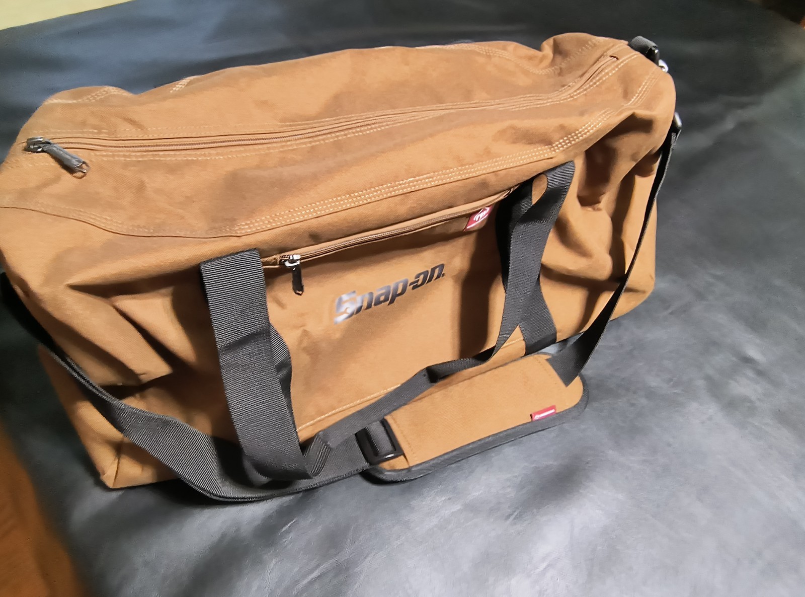 NEW WOLVERINE 22 Inch Center Zip Duffel Bag High-Density Canvas w/ Snap-on Logo