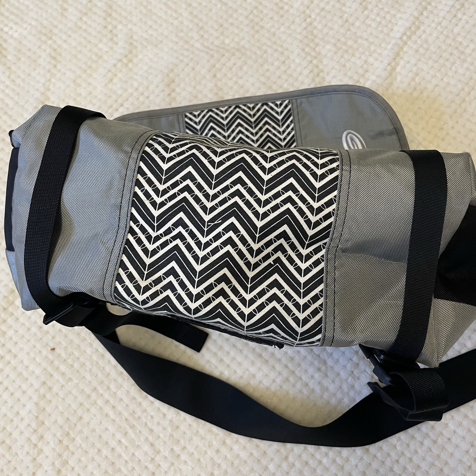 Timbuk2 Messenger Laptop Bag Grey With Chevron Print