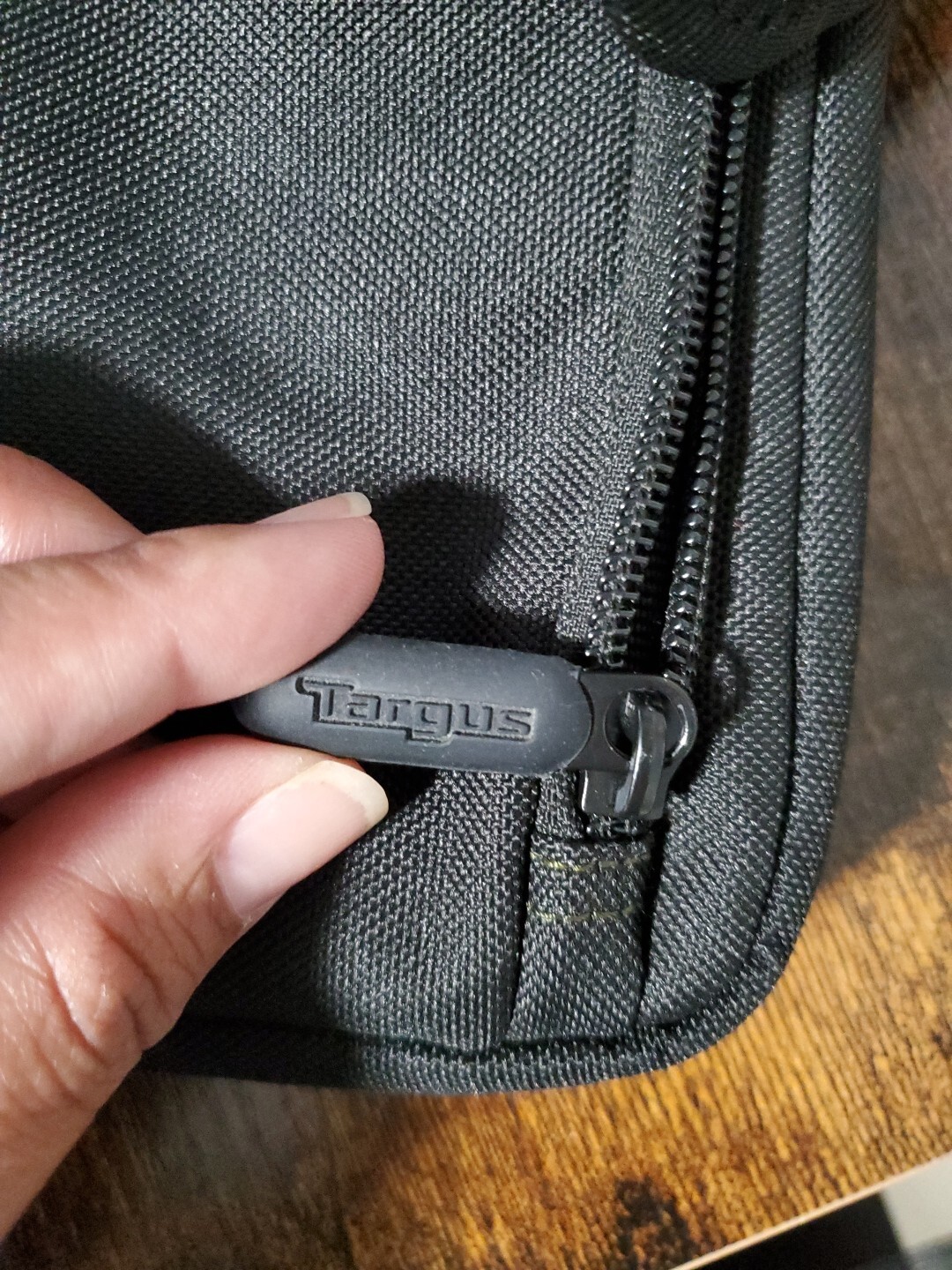 Targus Shoulder Bag Ecosmart Black, Soft Lined Compartment, Medium 11 x 9 in.