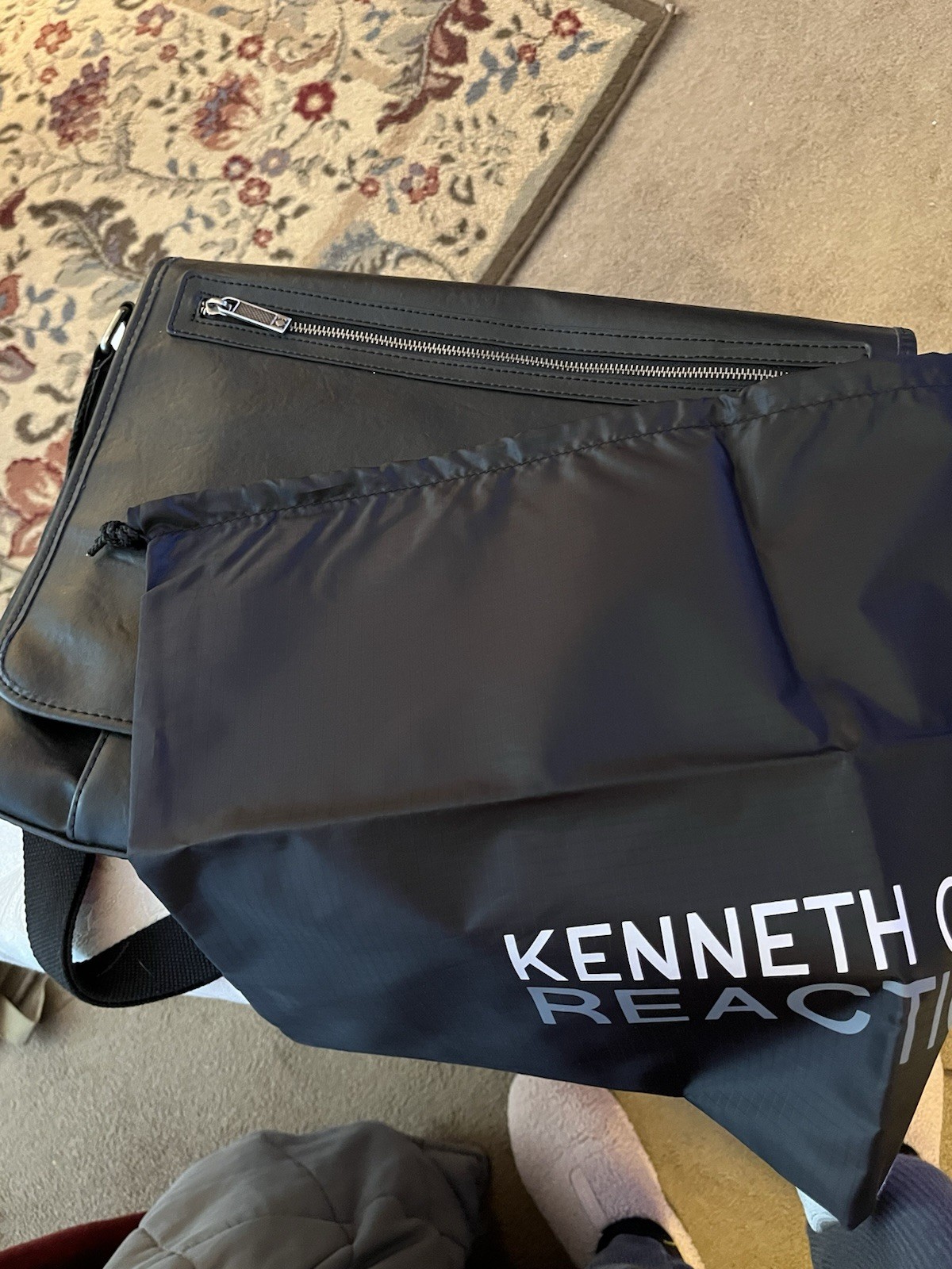 Kenneth Cole Reaction Black Genuine Leather Messenger Bag Approx 12×16