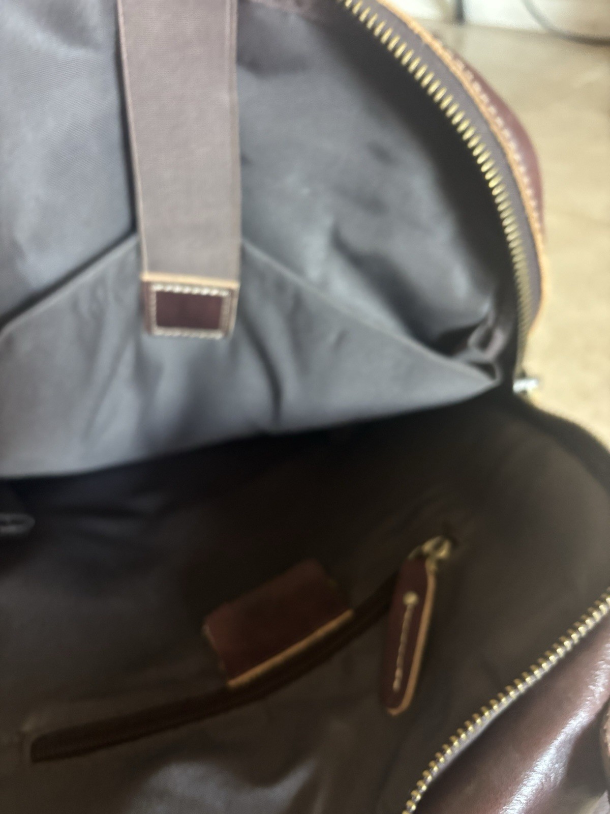 LANNSYNE Leather Brown Zip Backpack Adjustable Strap Multi Pocket Lined