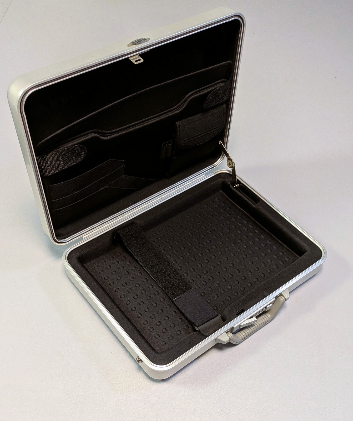 Vintage Zero Halliburton Aluminum Attache Laptop Case – 18 x 13 x 4 Dial Lock