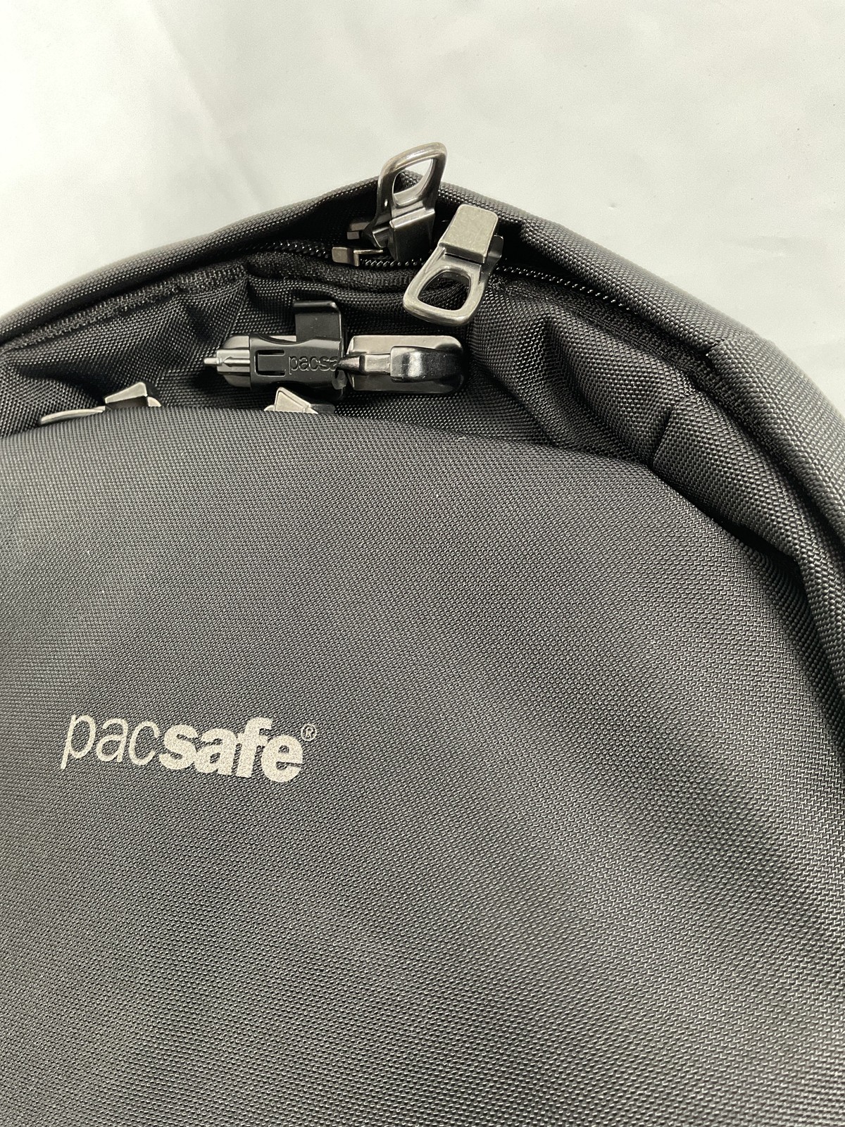 Pacsafe V 16L All-around Backpack ( Jet Black , 16 Liter ) Jet Black 16 Liter U1