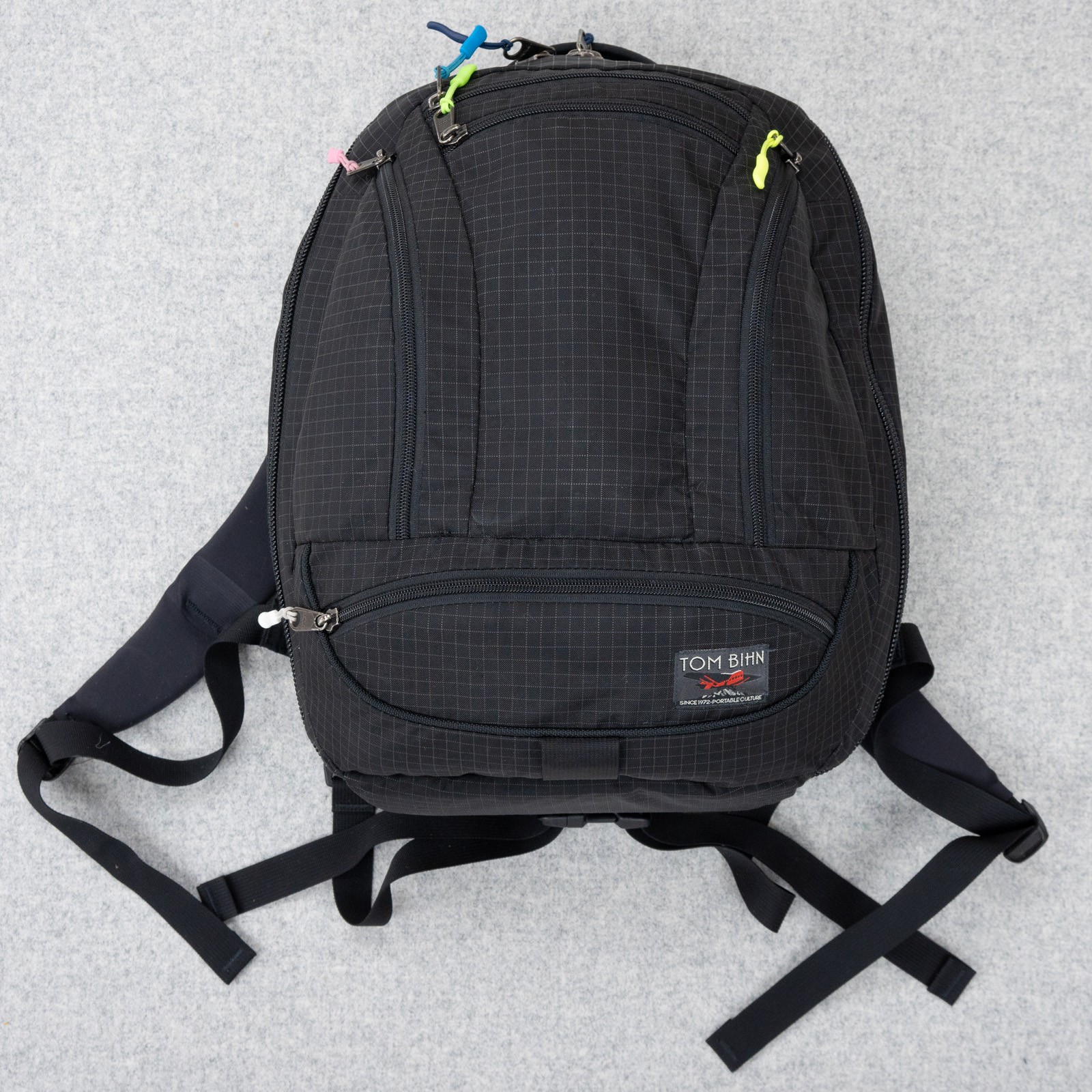 TOM BIHN Synik 22 Retired Black Halcyon/Zest Halcyon Very Good Clean