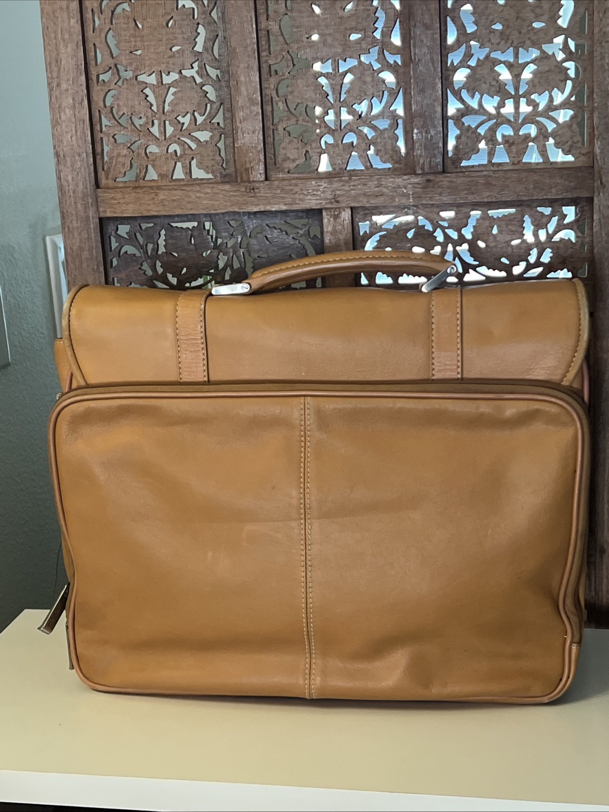 Kenneth Cole REACTION Tan Leather Business Messenger Briefcase Laptop Bag Supple