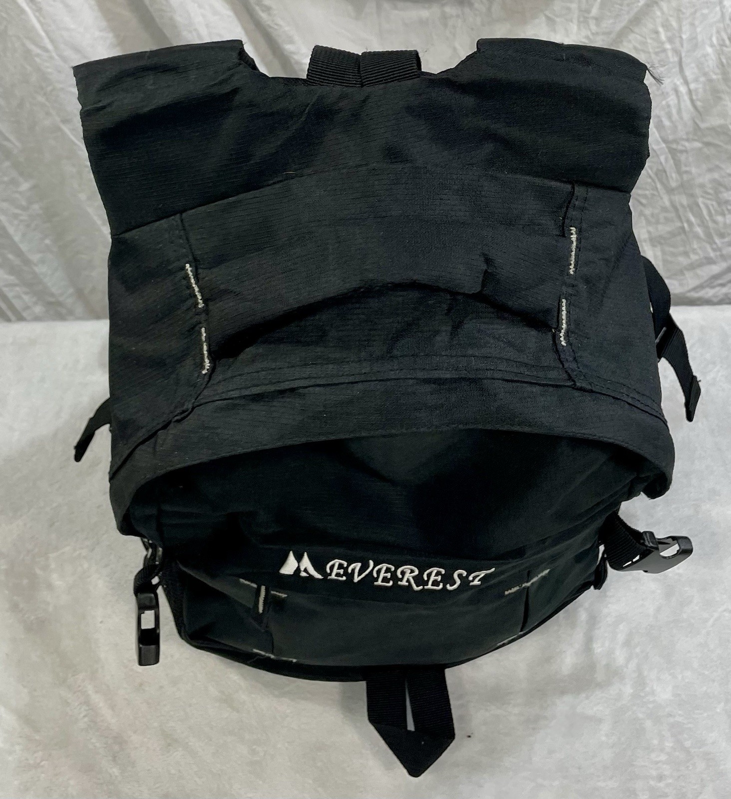 Everest Backpack Black 16″x12″x8″