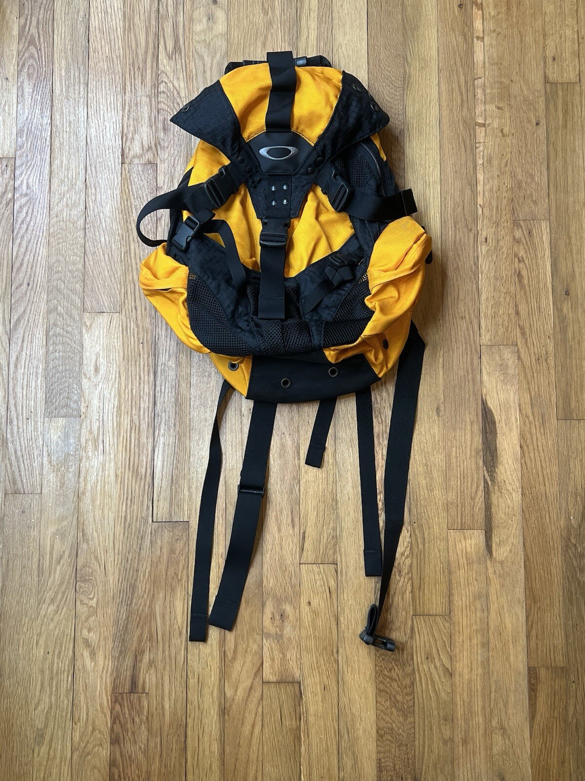 Oakley Icon Tactical 2.0 Backpack Yellow Black Multiple Pockets Padded Buckles