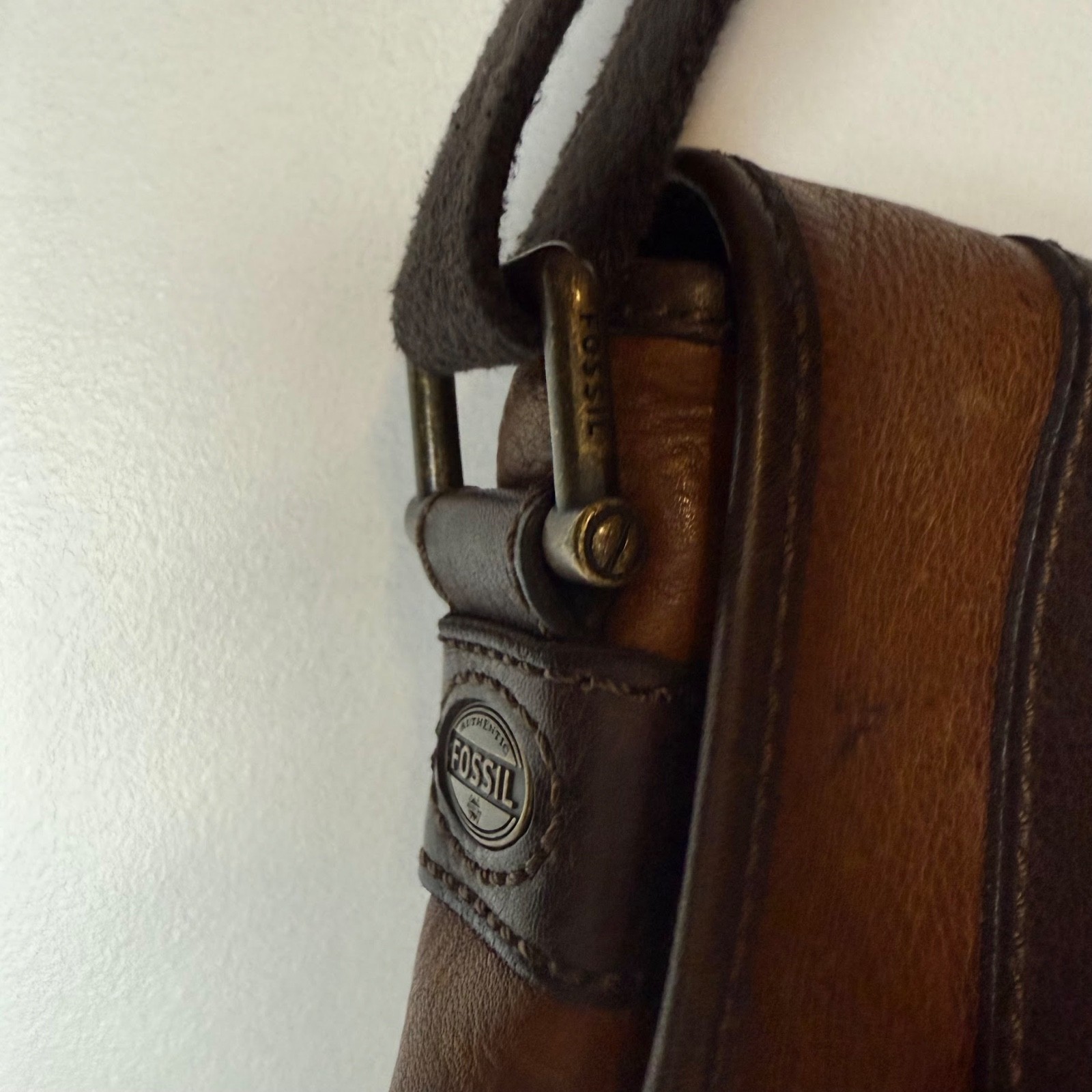 Fossil Men’s Messenger Crossbody Satchel Brown Leather Bag Two Tone