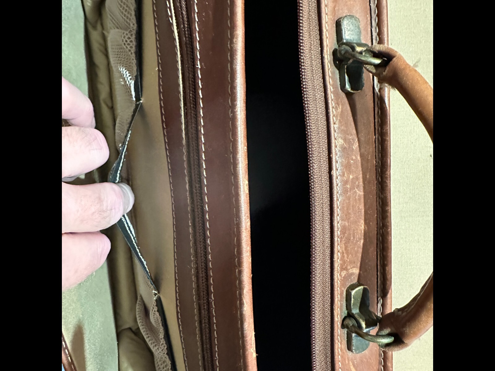 KORCHMAR SCHLESINGER BUCKLE BROWN BELTING LEATHER BRIEFCASE USA SHOULDER STRAP